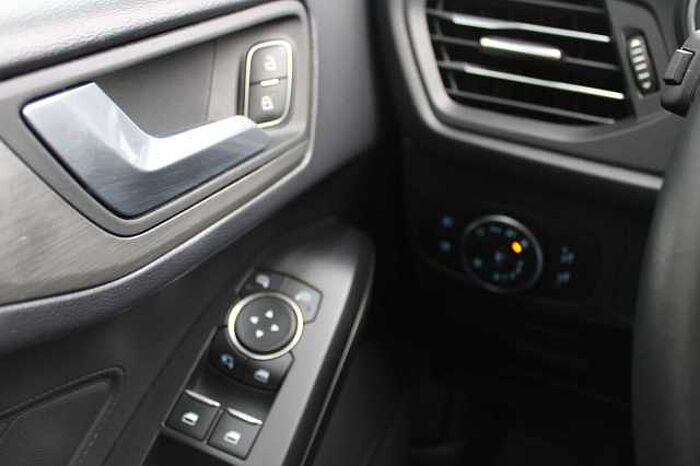 Ford Focus Focus Turnier 1.0 EcoBoost Aut. TITANIUM