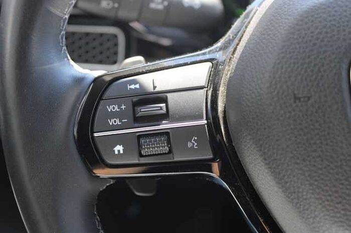 Honda Civic e: HEV Elegance
